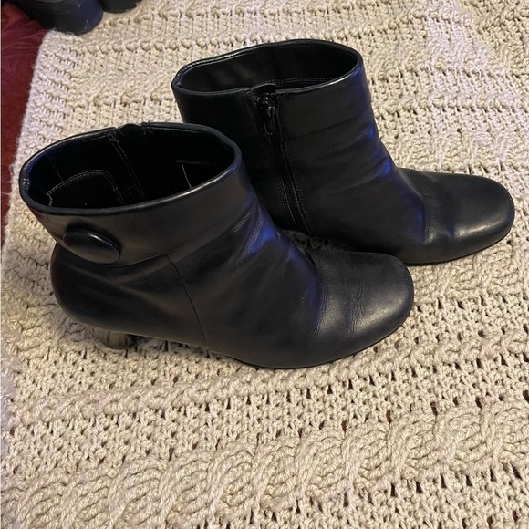 ECCO Black leather side zip ankle Boots Button‎ accent size 10.5 dress heels - Picture 3 of 12